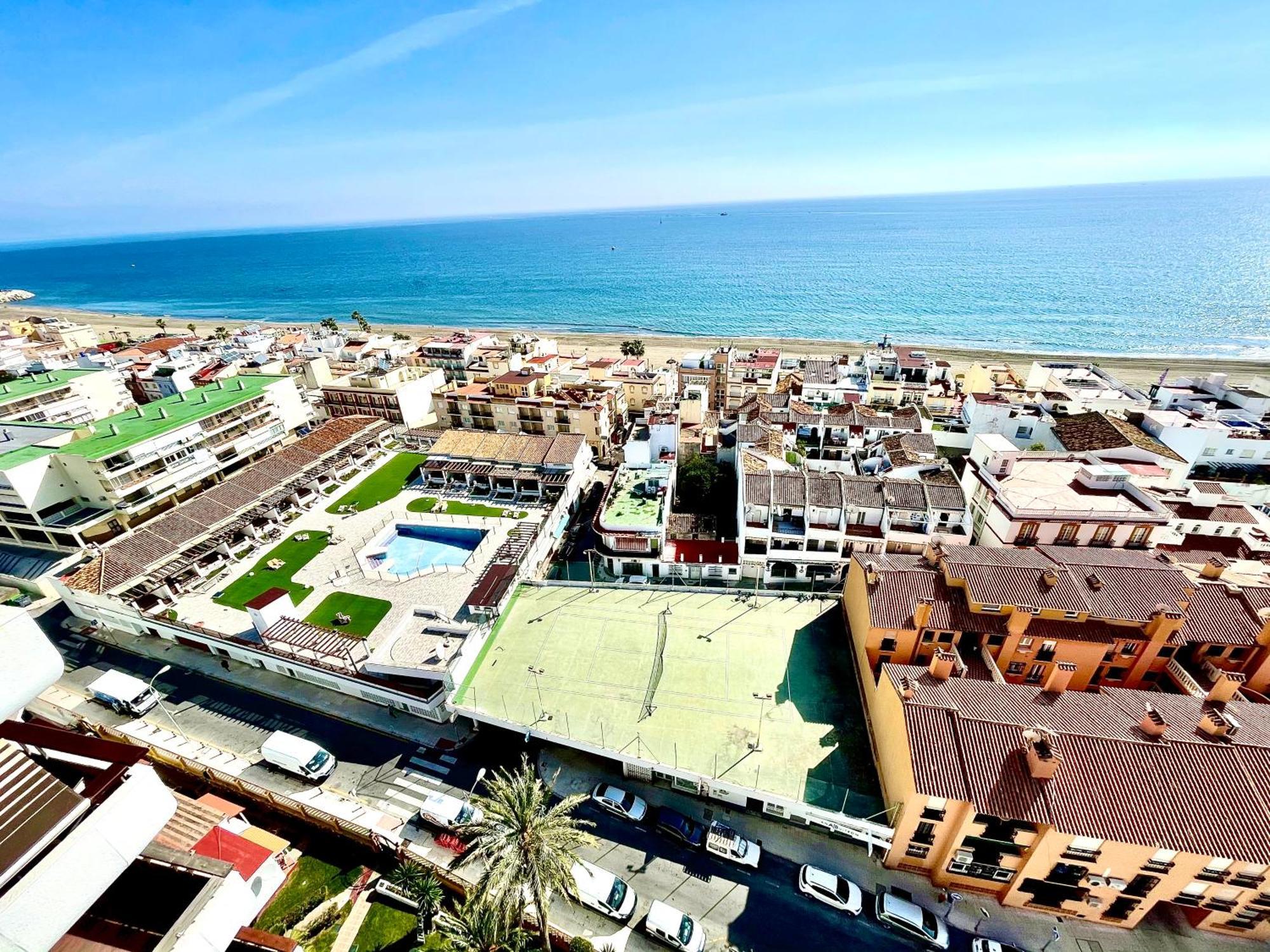 Gorgeous Apartment At The Sea In La Carihuela! Torremolinos Extérieur photo