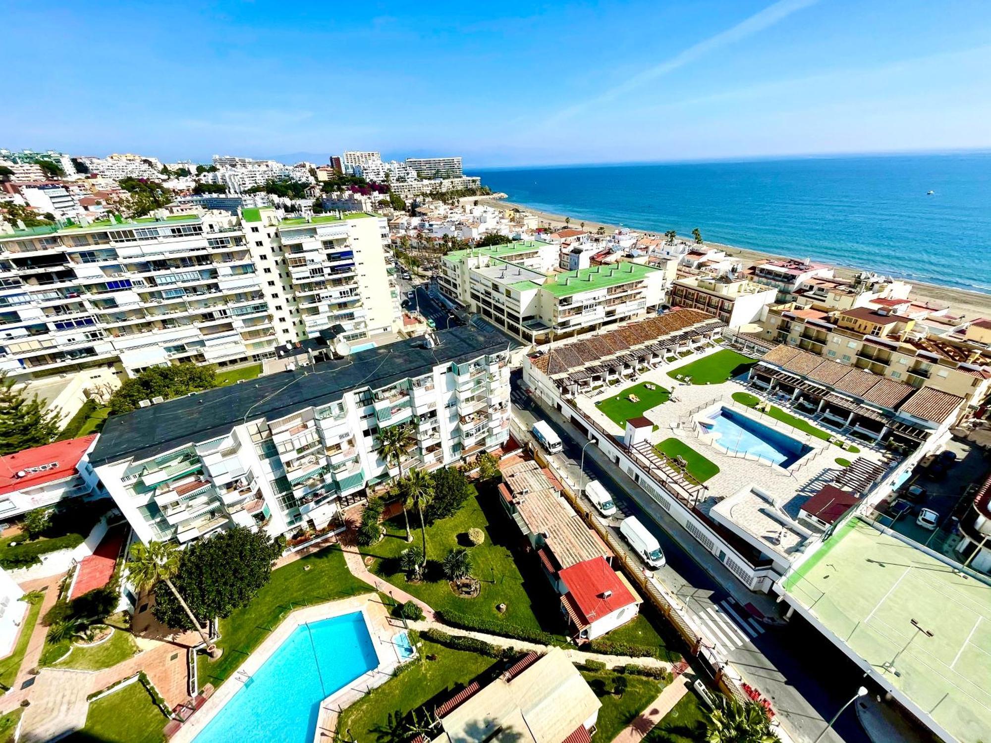 Gorgeous Apartment At The Sea In La Carihuela! Torremolinos Extérieur photo